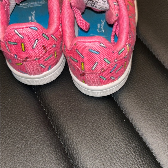 Adidas “Simpsons” Toddler Girls Shoes Size 4 - Picture 7 of 7